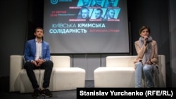 Проектный директор «Крымского дома» Алим Алиев и спикер международной правозащитной организации «Amnesty International Украина» Мария Гурьева на мероприятии «Киевской Крымской солидарности». Киев, 25 апреля 2018 года