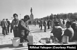 Участники пикета крымских татар в Бахчисарае, 1990 год. Фото Рифхата Якупова